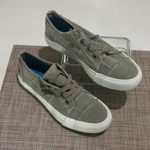 Blowfish Olive Canvas Sneakers. Women's 7.5. Like new condition. Classic style!